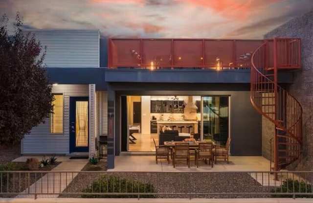 5735 University Boulevard SE