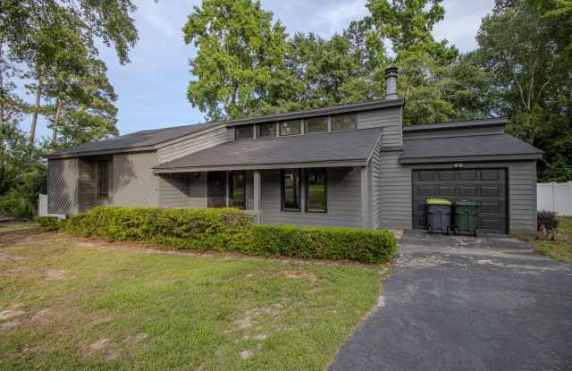 Beautiful Three Bedroom Home for Rent – 1440 Land of Lakes Circle, Lexington, SC