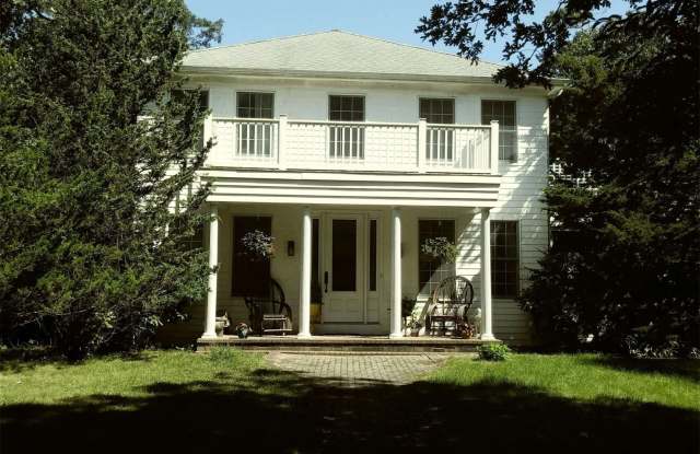 4 Dogwood Street