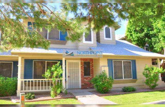 2 BR/2.5BA| Newly Renovated Single Family Home |  Community Pool!