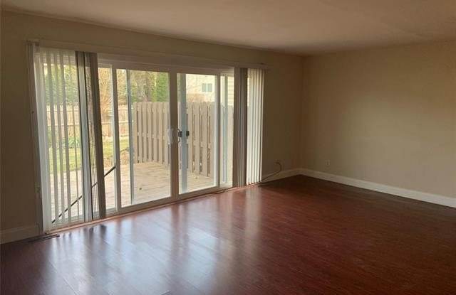 6320 Laurentian. Court