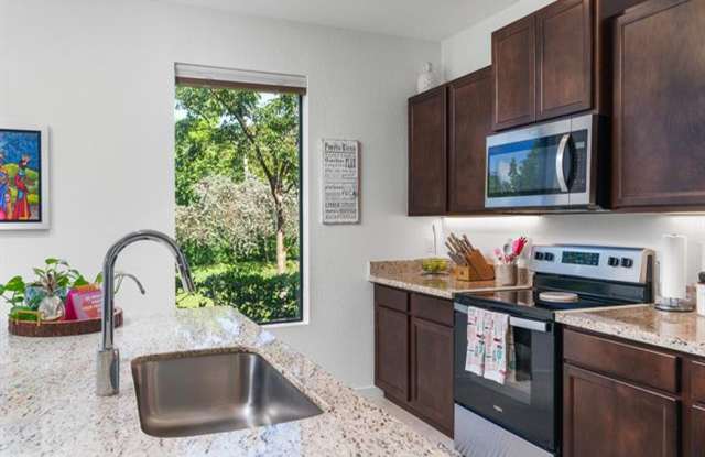 527 NW 17th St th 527, Fort Lauderdale, FL 33311