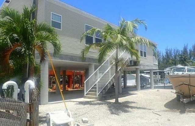 210 W 2nd Court