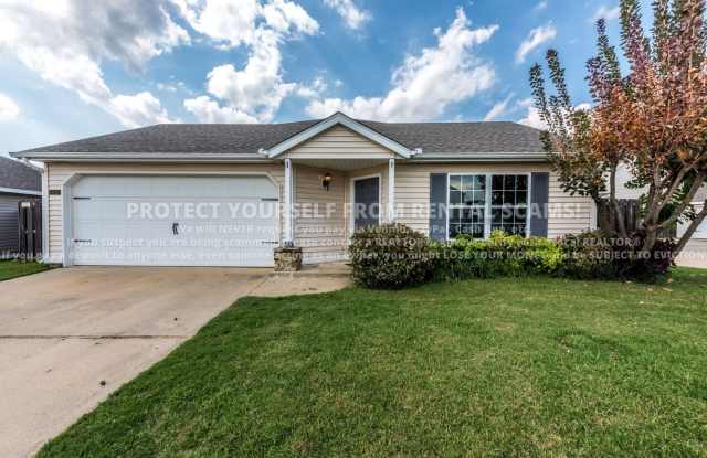 1137 S Holland Drive, Fayetteville, AR 72704