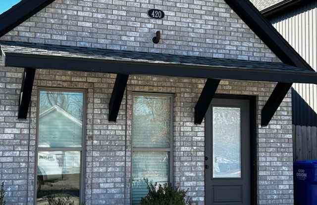 Very New 1 Bedroom 1 Bathroom Town Home AVAILABLE to Move in NOW!
