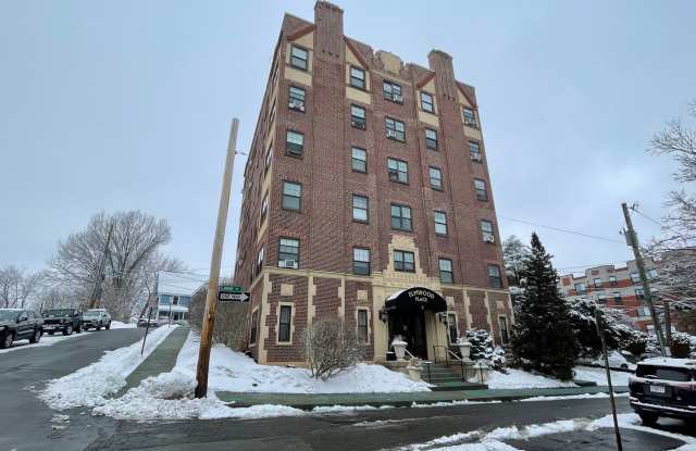 Beautiful studio in downtown Winchester next to the commuter rail