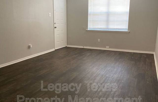 1302 Berry Dr