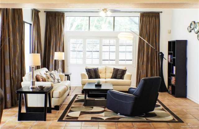 117 W Tearose Avenue