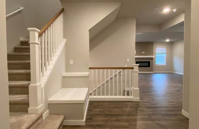 Contemporary 5 bedroom, 3120 sqft. home built in 2021