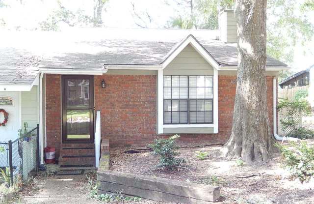 FANTASTIC 2/2 w/ Fireplace, Will Have New Paint, New Carpet, Newer Privacy Fenced Yard, W/D, Walk In Closets,  More! $1275/month Avail August 9th!! - 2718 Via Milano Avenue, Tallahassee, FL 32303