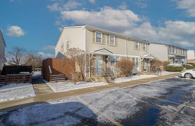 22 GREENWOODE Lane