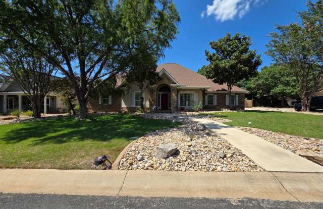 FOR LEASE!! Great location!