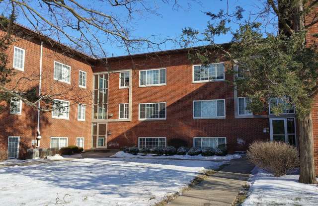 1 bedroom, 1 bath condo close to UIHC, law, dental photos photos