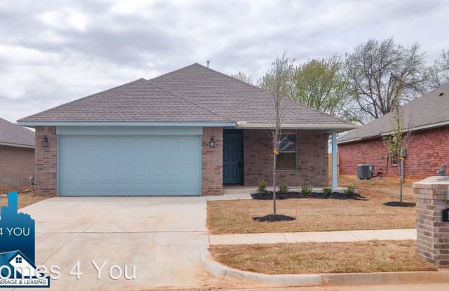 137 Saint Charles Way - 137 Saint Charles Way, Midwest City, OK 73130