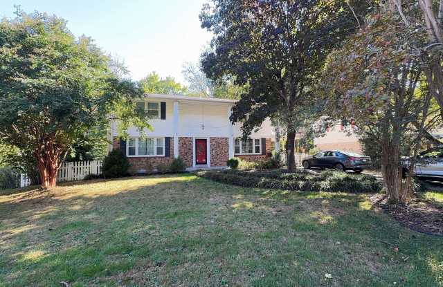 Gorgeous 4 Bed 2.5 Bath Single Family Home On Spacious Lot In Orange Hunt Estate West