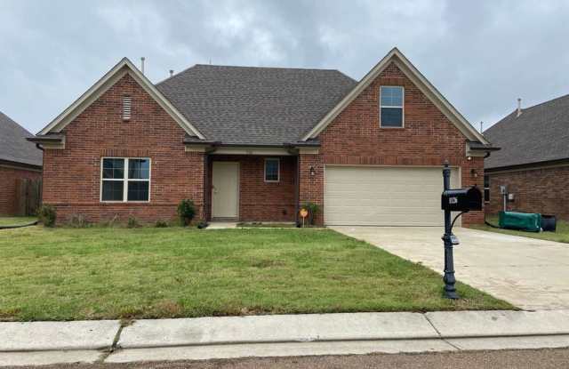 Enjoy Country living with a city feel! - 1126 River Wood Creek West, Tunica Resorts, MS 38664