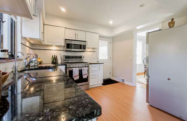 Welcome to this beautiful Fully furnished 3-bedroom, 3-bathroom home located in the desirable Grosse Pointe Park, MI.