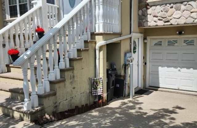216 Dartmouth Loop