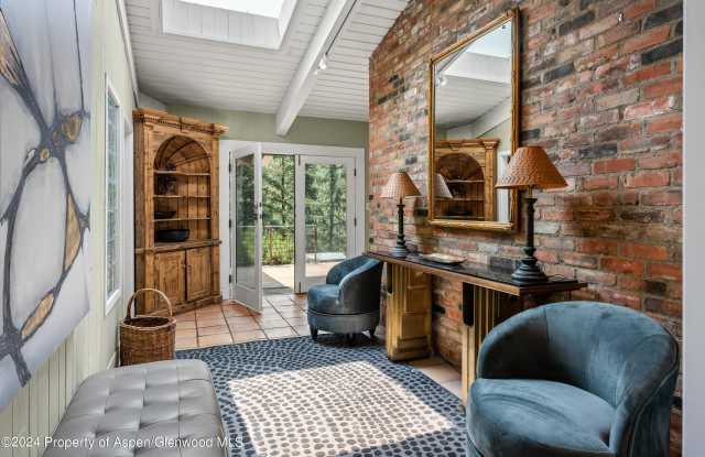 Photo of 154 E Lupine Drive