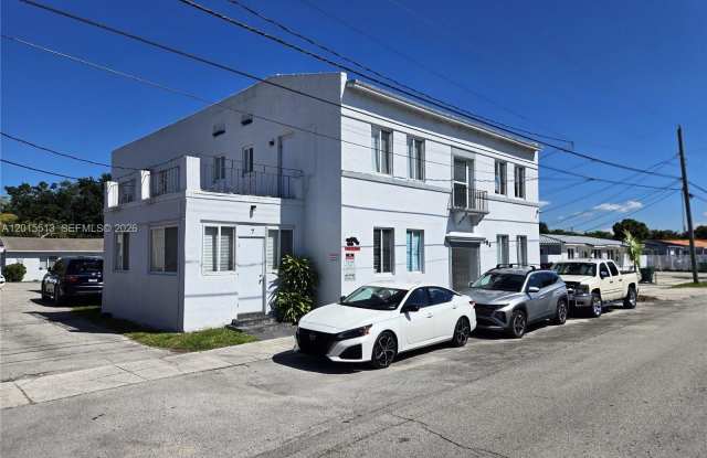 384 Tamiami Canal Rd
