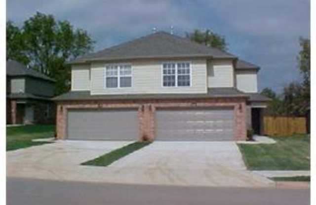 830 Oakwood Ct