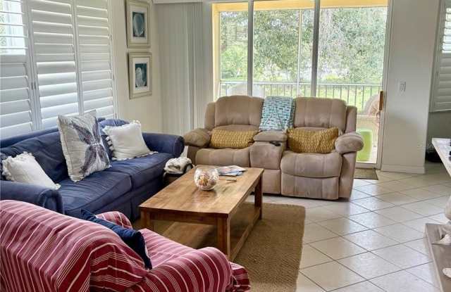 703 CASA DEL LAGO WAY