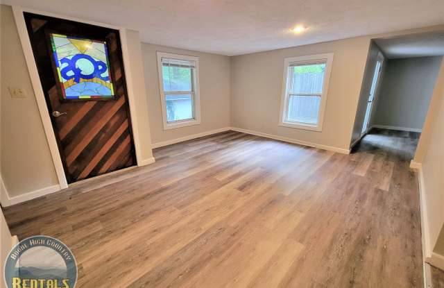 Charming 2 Bedroom Home --- Walking Distance to Campus!