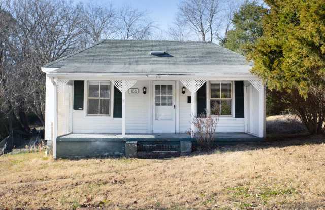 Friendly 2 Bedroom, 1 Bath bungalow in Hillsborough!