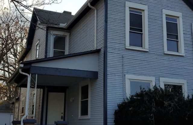 Great 3 bed 1 bath near UD  Dayton central...with detached garage