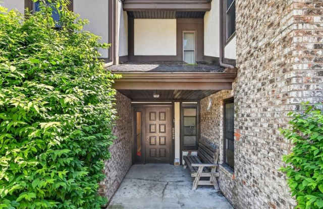 CHARMING 2BR/2BATH CONDO IN WESTLAKE, OHIO
