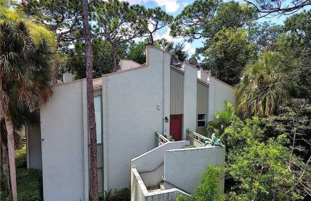 Photo of 205 FAIRWAY DRIVE