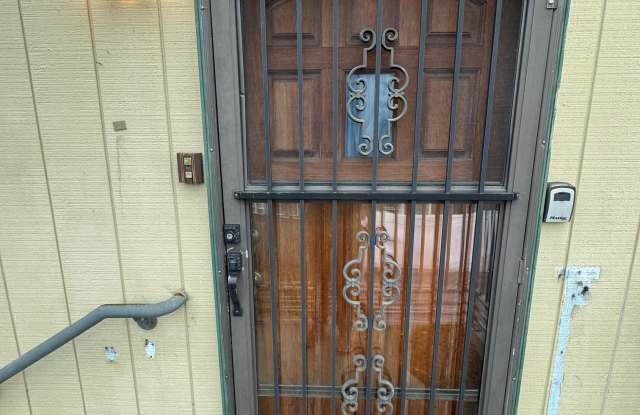 4924 North Pearl Street