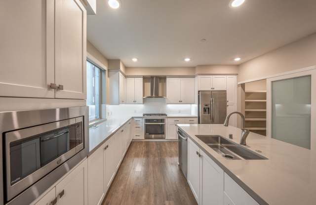 195 Bowery | Modern Urban Flat