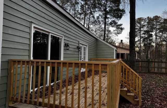 Modern 3BR / 2.5BA Home with Granite Kitchen, Loft and Storage