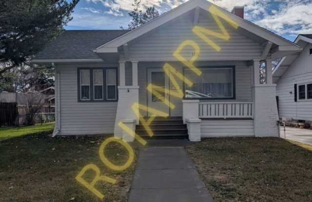 Charming Vintage 2 bed 1 bath home