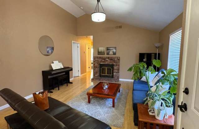 3 Bed 2 Bath in South Davis Near Mace Ranch and Nugget Markets
