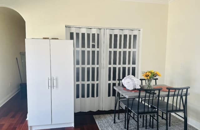 5131 South Victoria Avenue #2