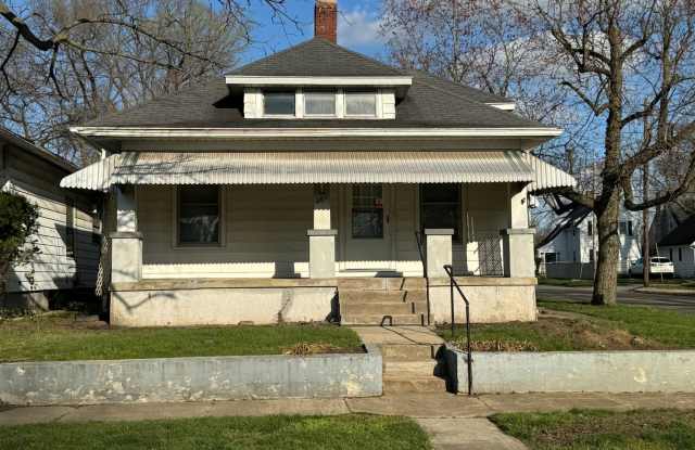 2 Bedroom House Close to Sunset Park - 301 Franklin Street, Middletown, OH 45042