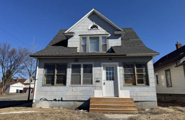 3656 Dupont Avenue North