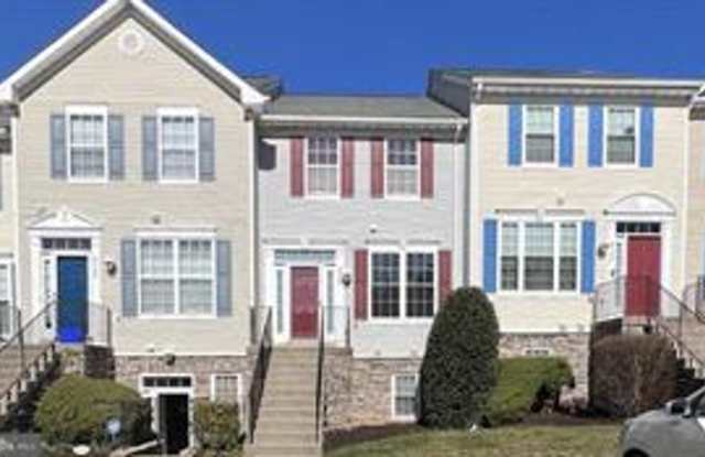 Beautiful 2 story 2bd 2.5bth condo townhome in Piney Orchard.