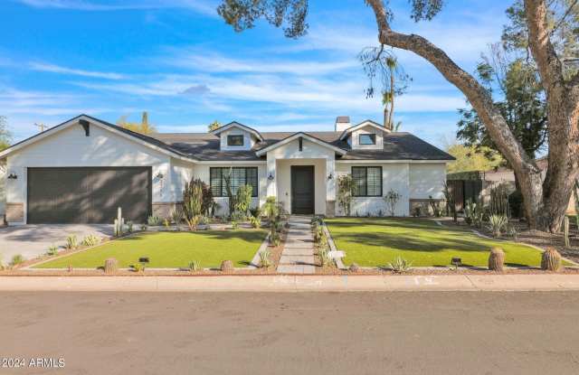 3216 E MEDLOCK Drive