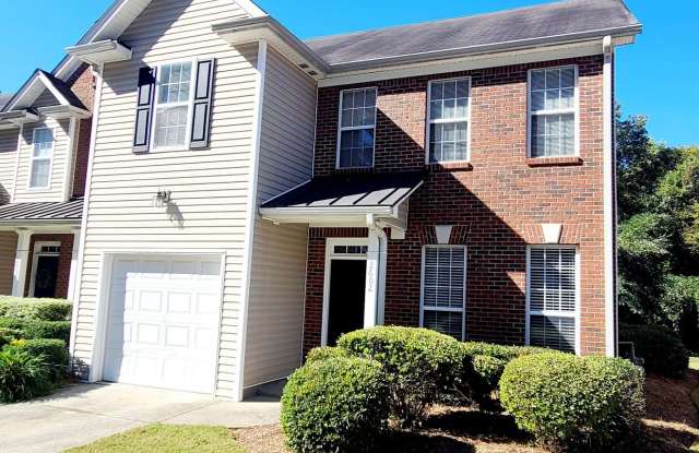 Spacious 3 bdrm townhouse close to interstate I-285 in Atlanta with private deck! photos photos