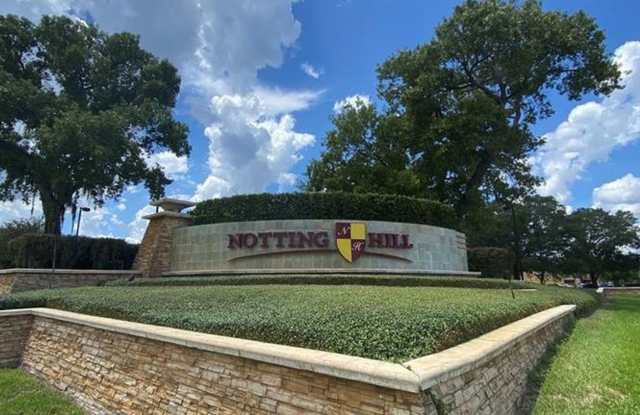 BEAUTIFUL 2 Bedroom 2.5 Bathroom with an office located in highly desirable Heathrow!