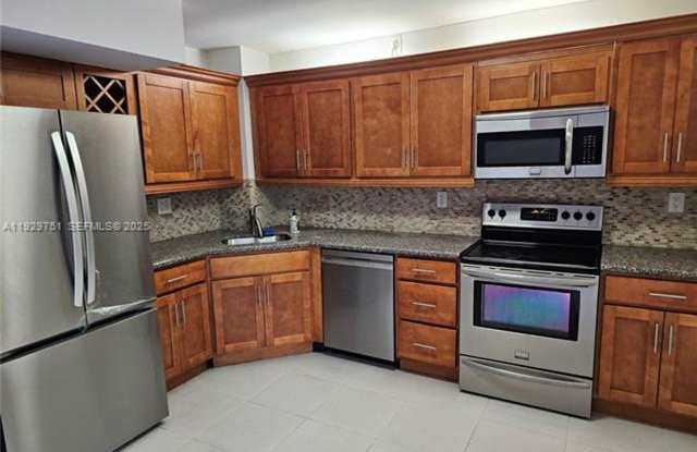 10142 SW 77th Ct # 10142 MIAMI, FL 33156