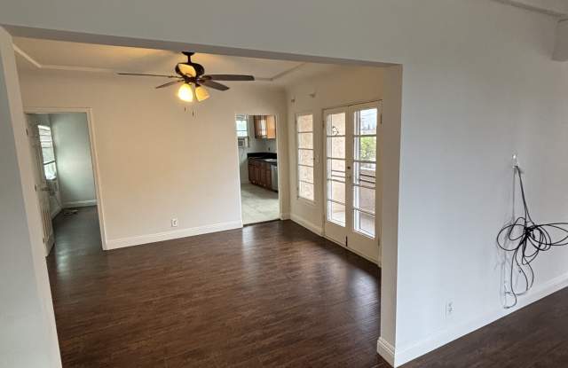 1112 Masselin Avenue - 1112