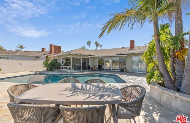 4246 S Cloverdale Ave