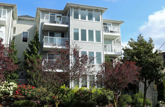 Courtyard Apartments Ballard
