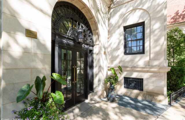 2608 North Lakeview Ave.