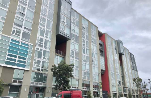 Jack London Square Loft – Newly Renovated, High Ceilings, Prime Location!