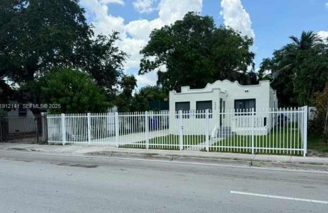 Photo of 6848 N Miami Ave